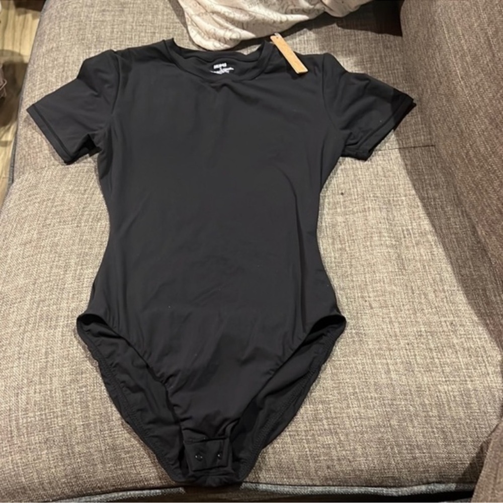 SKIMS fits everybody T-shirt Bodysuit NWT ONYX XS (B23)